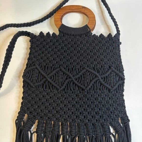 Danielle Nicole Macrame Boho Fringe Bag Wooden Handles - Picture 2 of 10